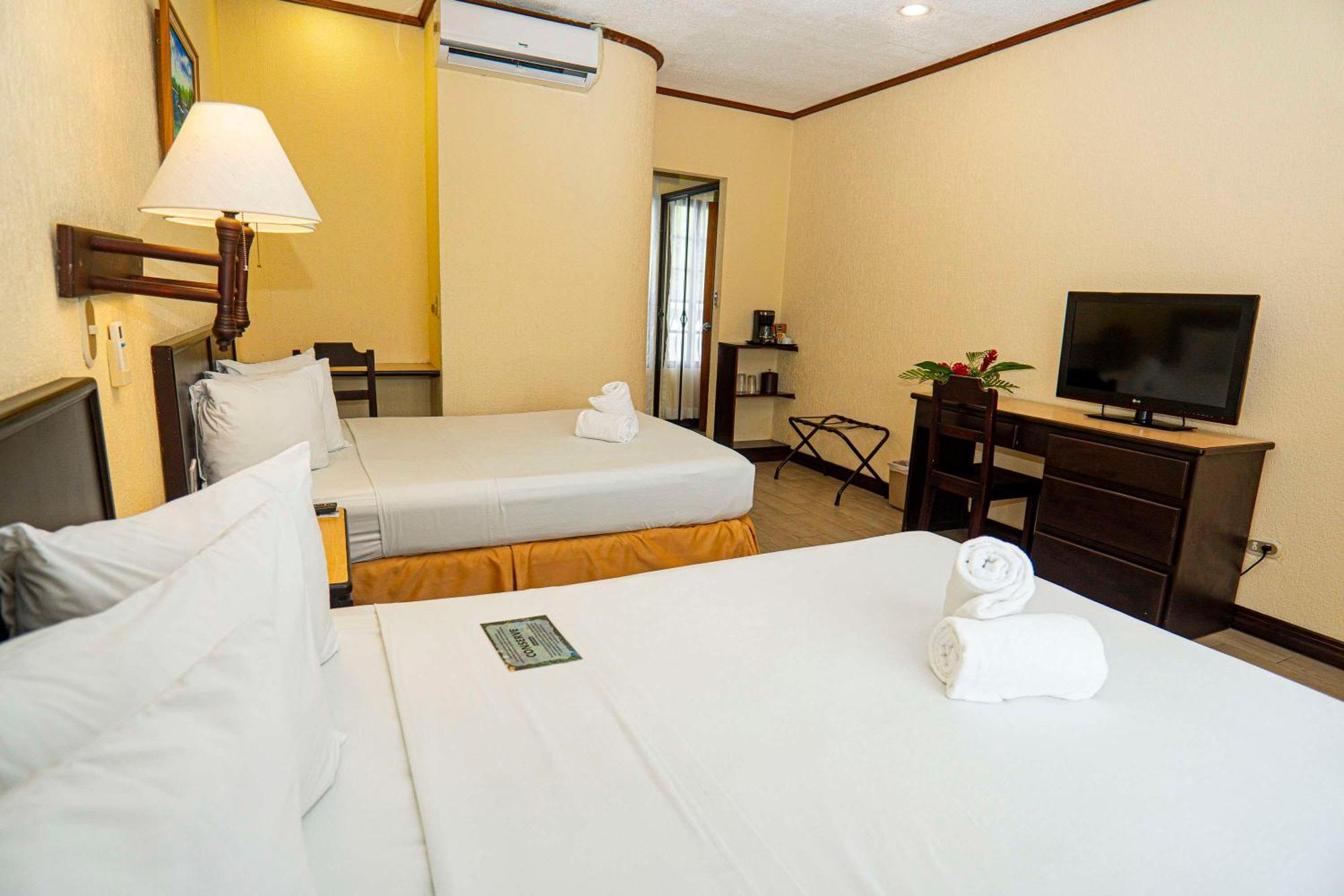 เบสต์ เวสเทิร์น โฮเต็ล แอนด์ กาสิโน กามุก Hotel มานูเอล อันโตนิโอ ภายนอก รูปภาพ